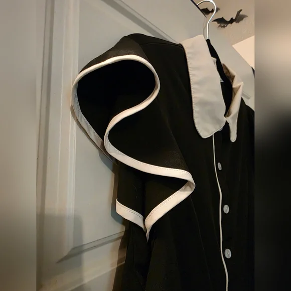 SHIEN Curve Button Up With Flowy Sleeves - Picture 3 of 5